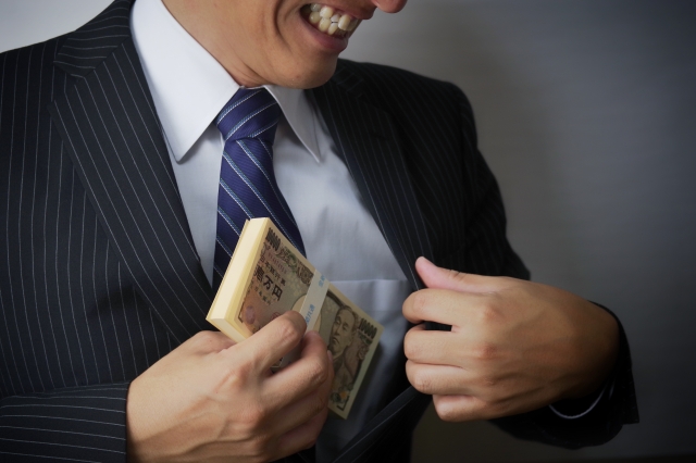 闇金業者は懐にお金を入れる。飛騨市の弁護士や司法書士への無料相談に一歩踏み出す